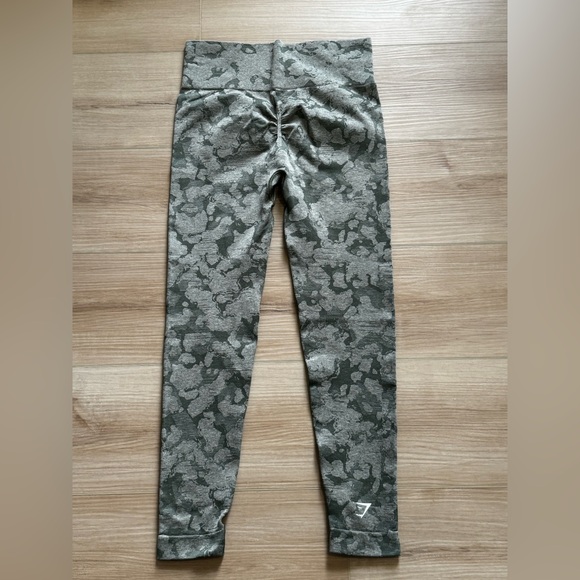 GYMSHARK ADAPT CAMO SEAMLESS BOOTY SCRUNCH LEGGINGS GREEN - Picture 6 of 11